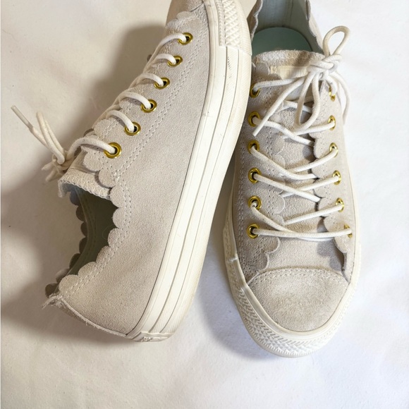 Converse Cream suede Sneakers with Gold Eyelets 7.5 - Picture 3 of 7